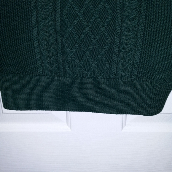 Hunter Green Gap cable knit sweater. Size xs. NWT - Picture 3 of 5